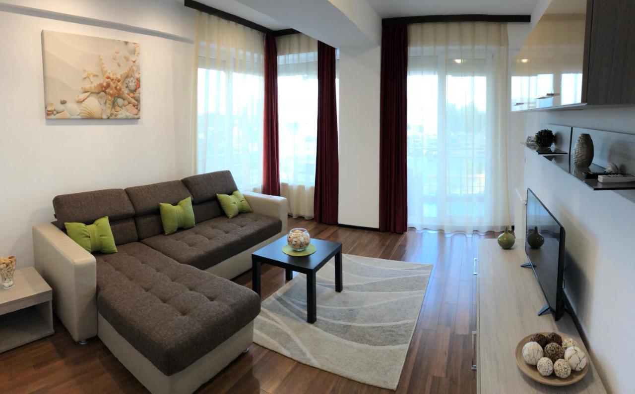 Alcomar Apartment - Summerland Mamaia Eksteriør bilde
